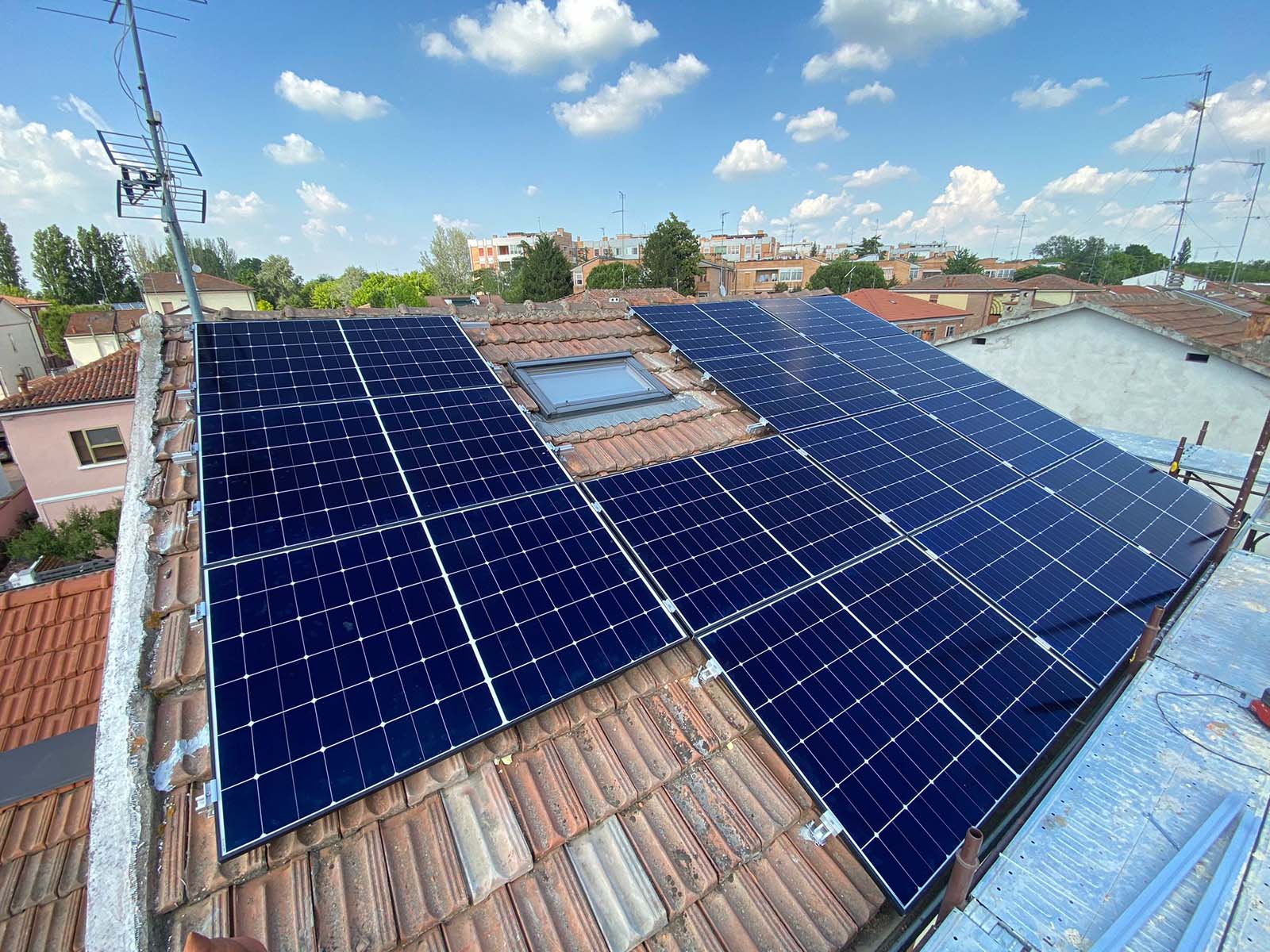 Impianti fotovoltaici su tetti a Ferrara